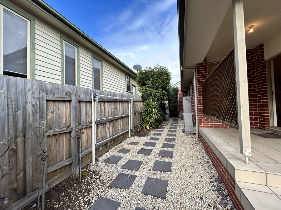 21367715-ESSENDON-NORTH-7