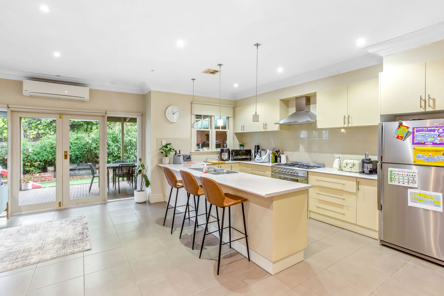 21634762-COBURG-1
