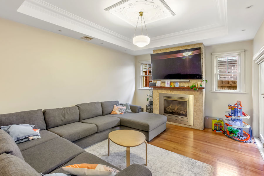 21634762-COBURG-4