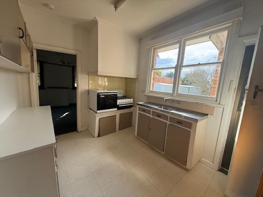 21673561-THORNBURY-1