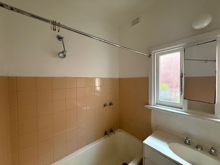 21673561-THORNBURY-2