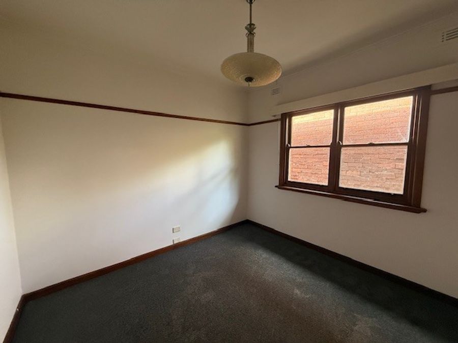 21673561-THORNBURY-6