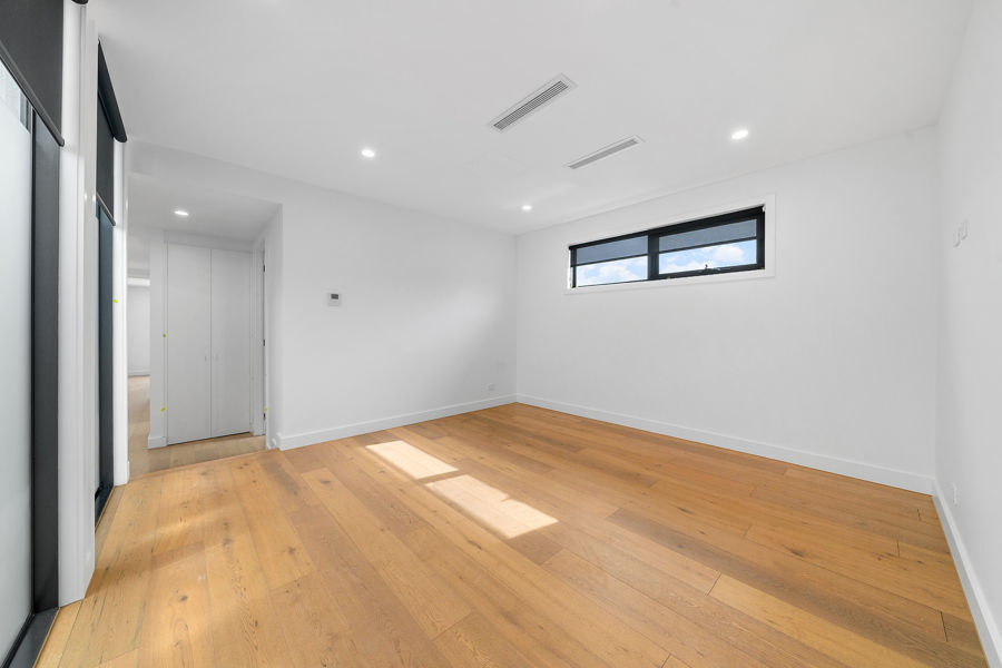 21673579-NIDDRIE-6
