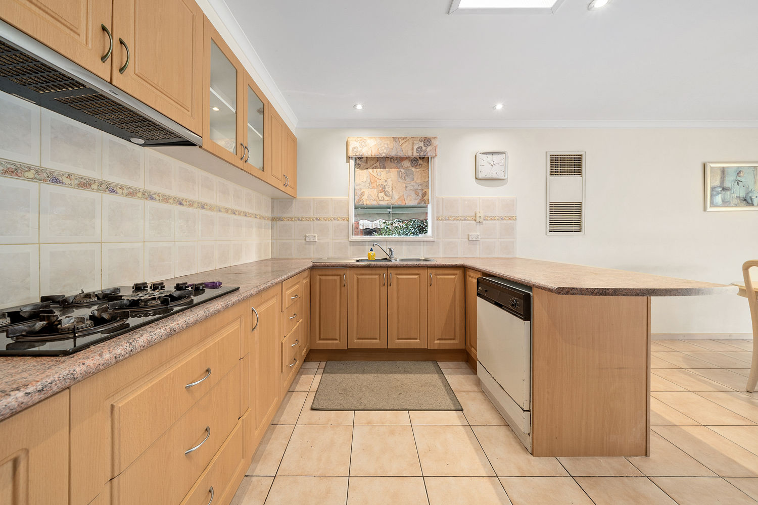 21678726-KEILOR-10