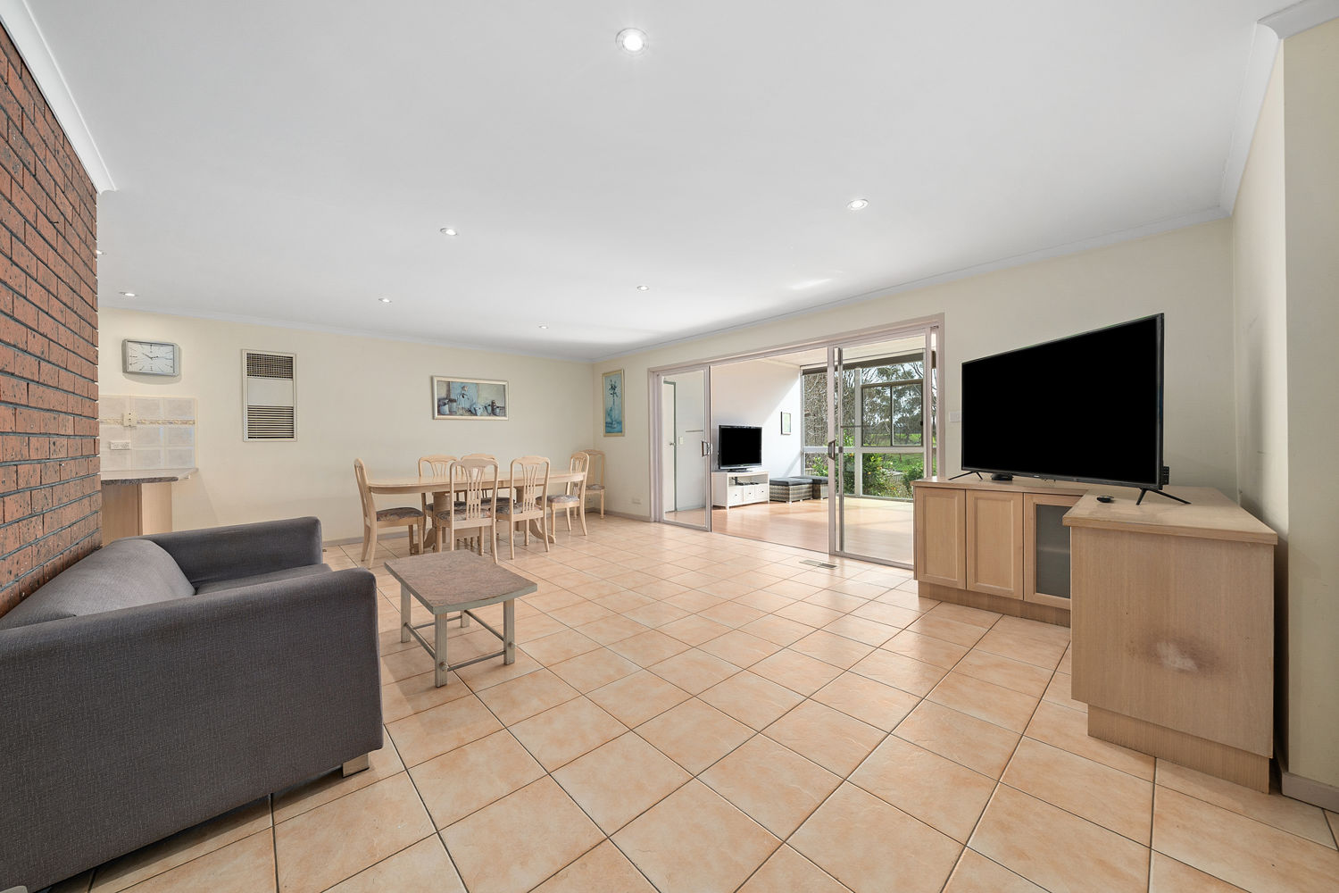 21678726-KEILOR-2