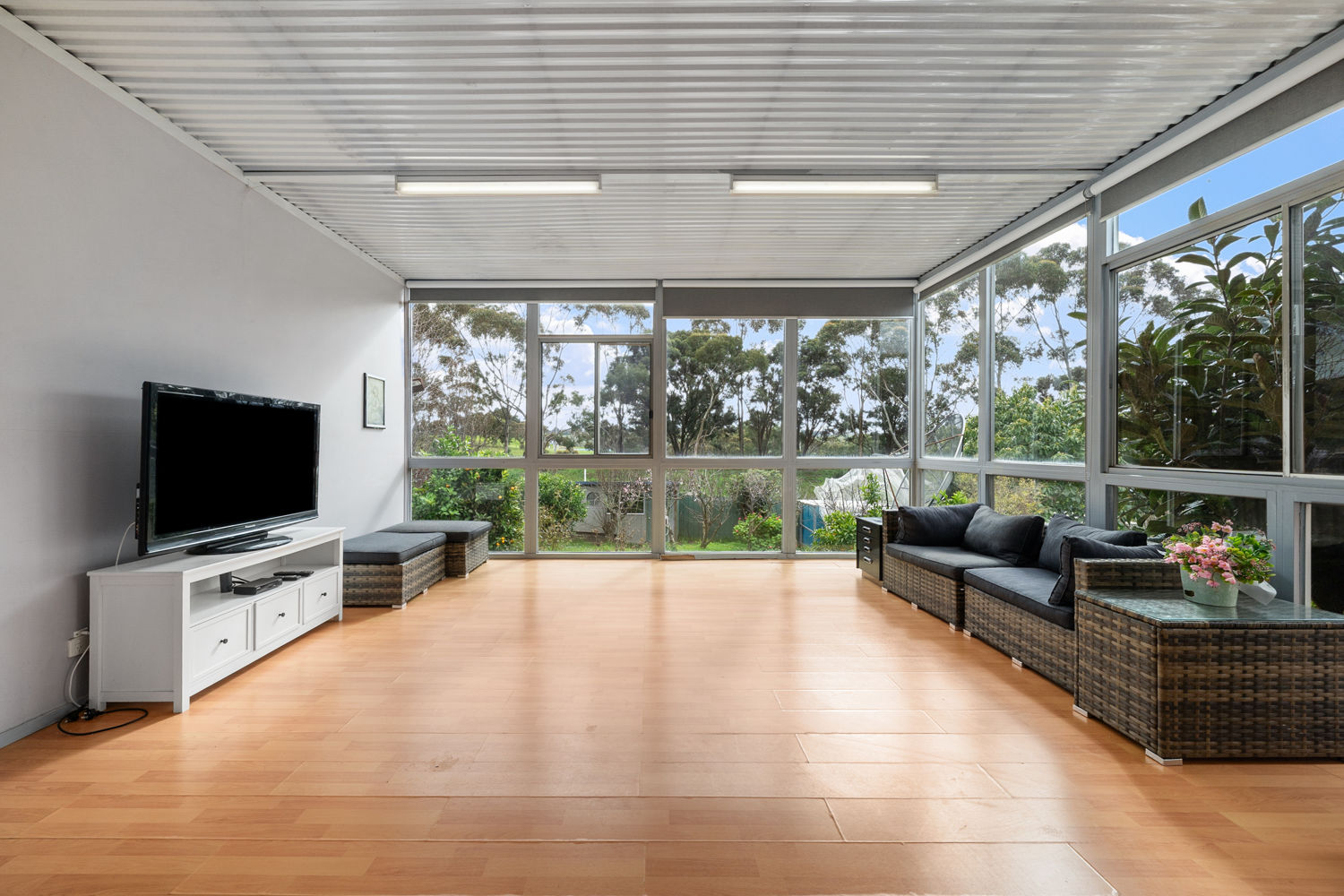 21678726-KEILOR-3