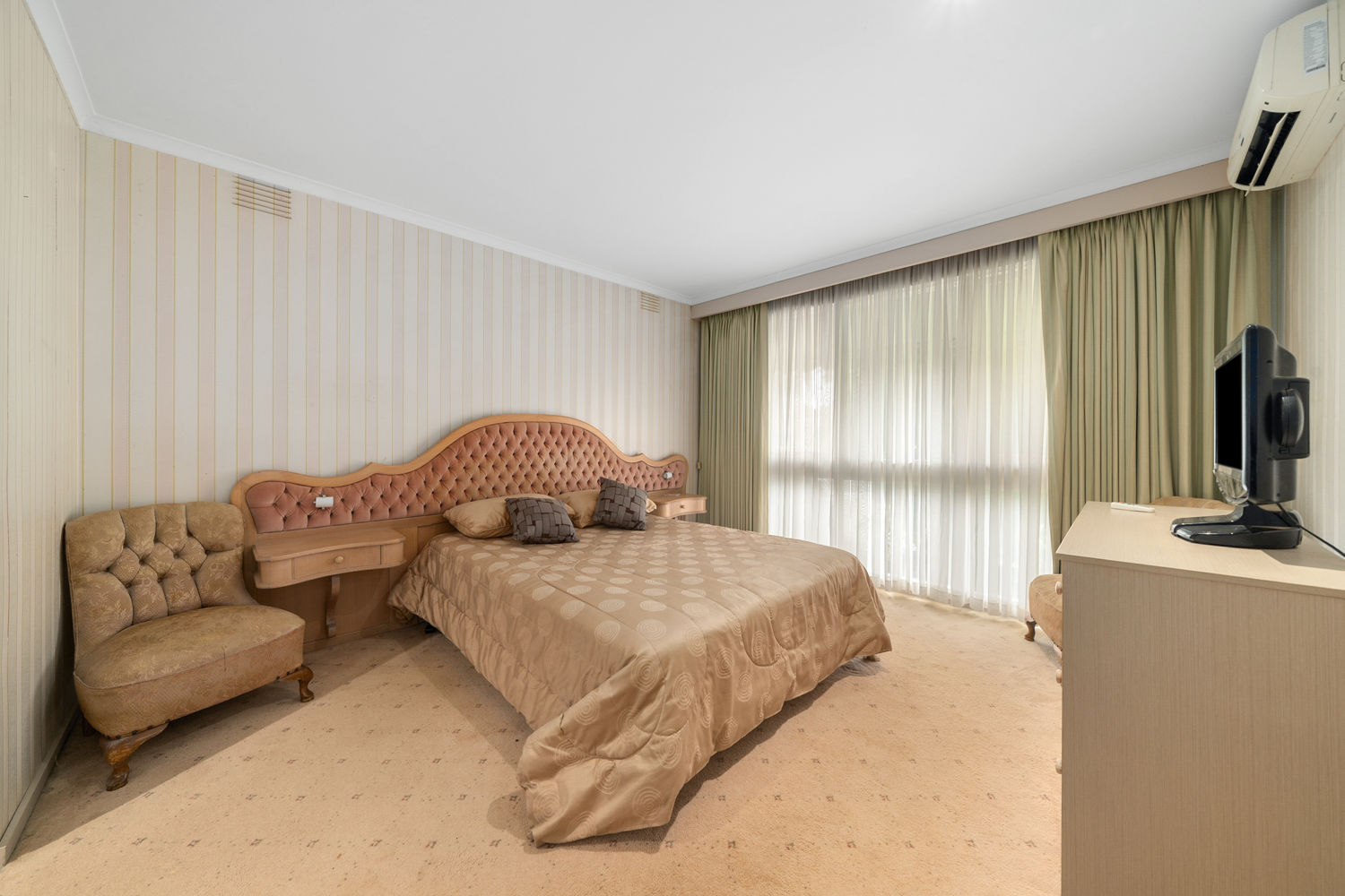 21678726-KEILOR-5