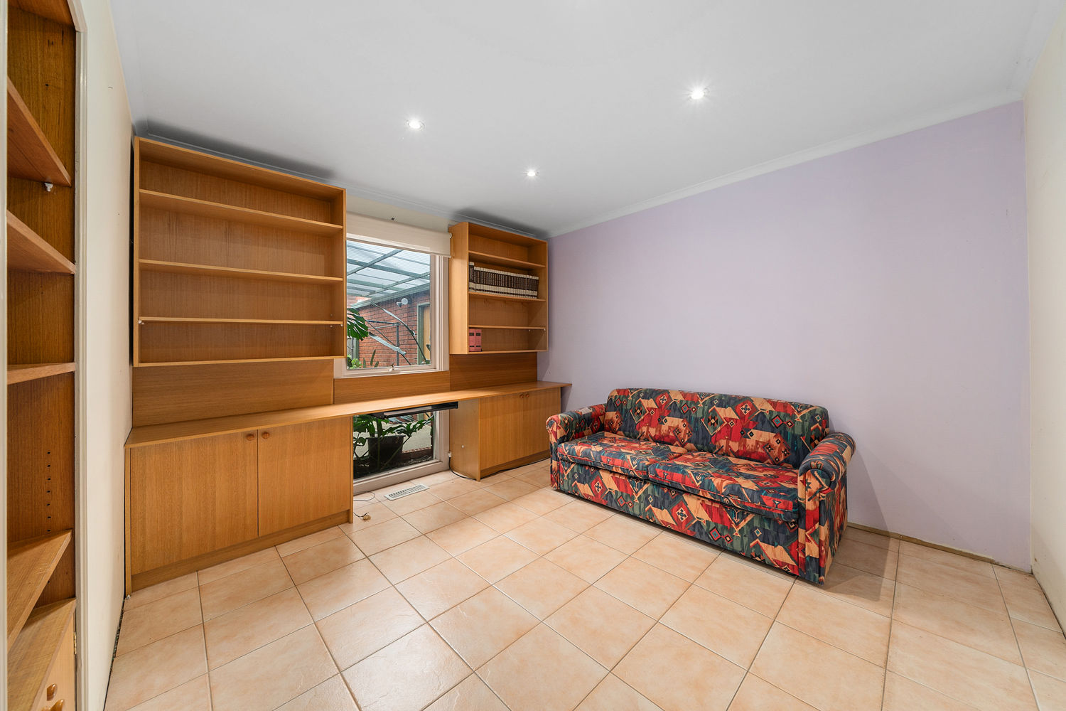 21678726-KEILOR-7