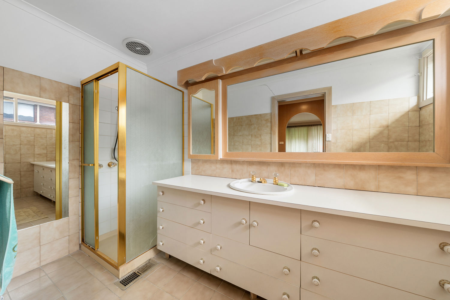 21678726-KEILOR-9