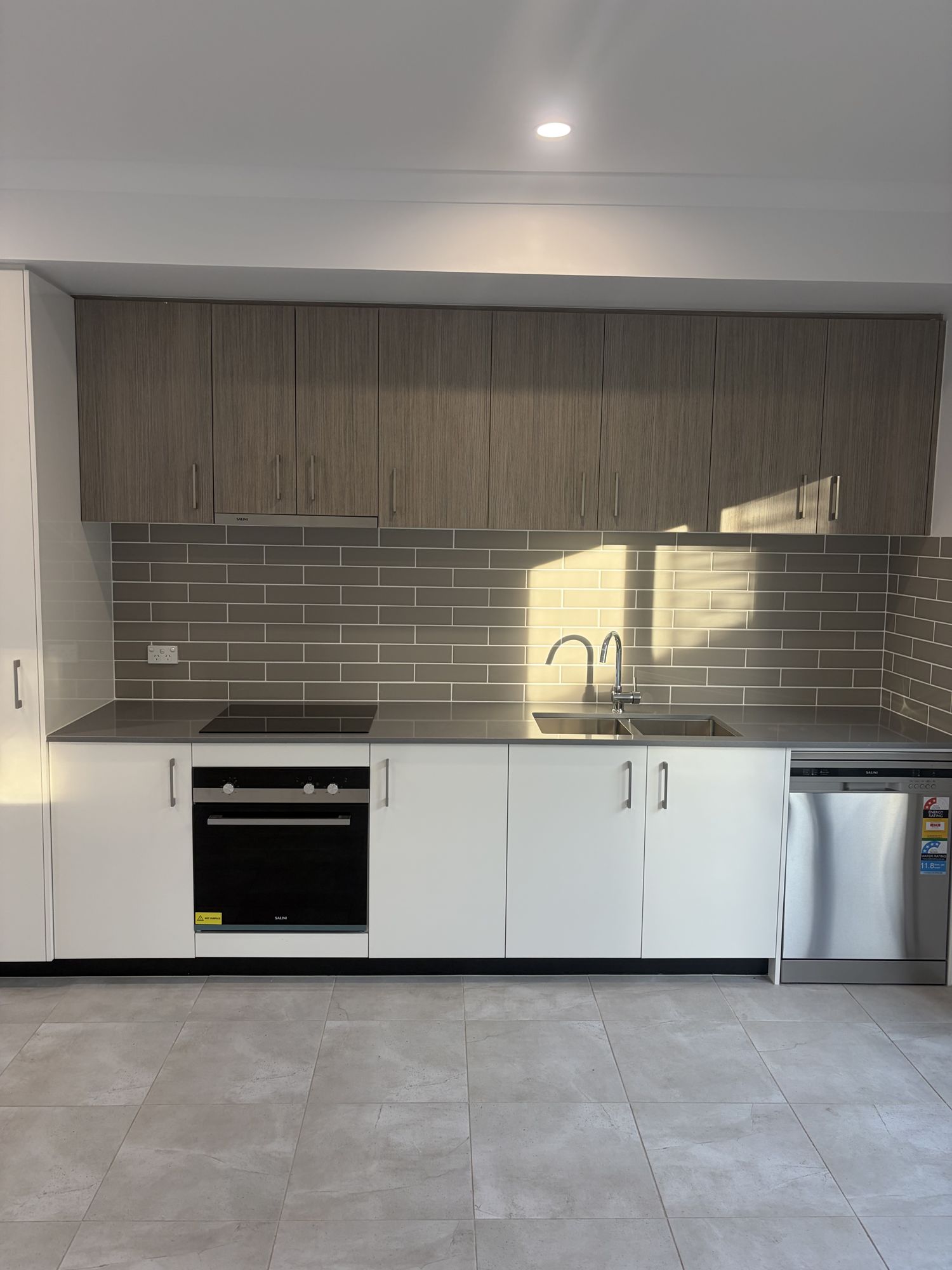 21679394-SUNBURY-5