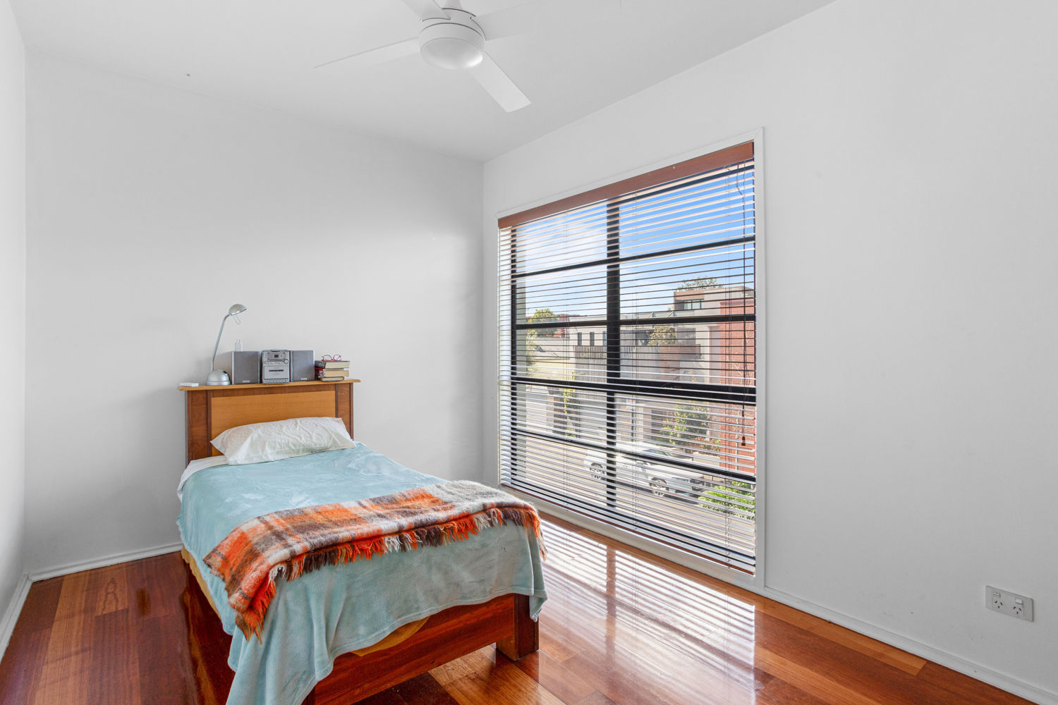 21680342-COLLINGWOOD-7