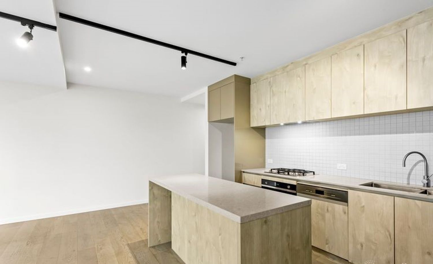 21682429-COLLINGWOOD-2
